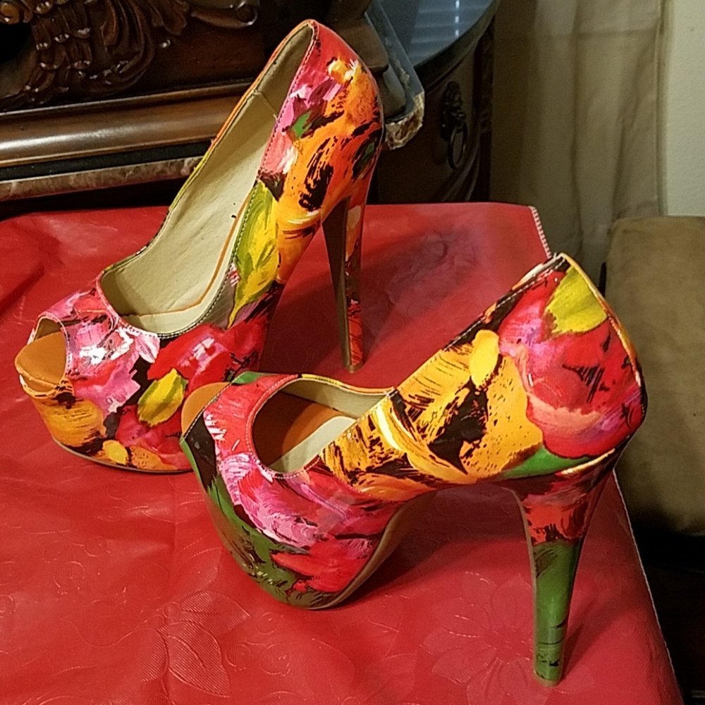 Shoes - Picture 2 of 3